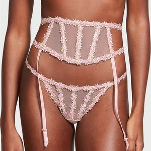 DREAM ANGELS Rosebud Embroidery Garter Belt in Pink Fizz